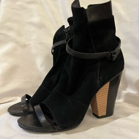 Tsubo Black Suede peep toe ankle boots, like new, size 7.5 - Picture 2 of 14